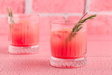 Cold lemonade/cocktail of fresh grapefruit juice