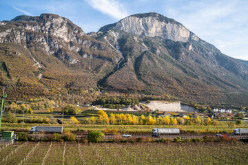 Montagna e autostrada