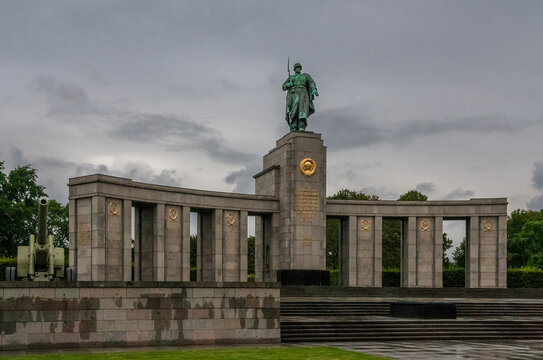 The Soviet War Memorial in the park Tiergarten in Berlin, the capital city of Germany on a rainy, gloomy day. Next to the curved stoa with a Soviet soldier is a Red Army ML-20 152mm howitzer-gun.