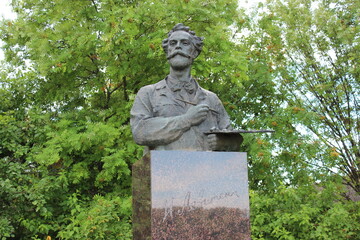 Monument to the outstanding Russian painter, author of many paintings of the genre 