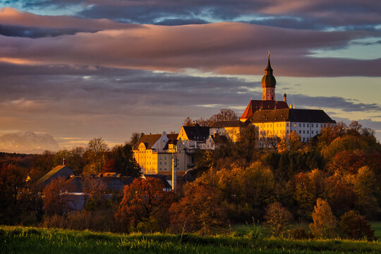 Kloster Andechs mit Zugspitze