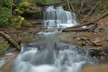 Obraz premium Autumn landscape of Wagner Falls captured with motion blur, Hiawatha National Forest, Michigan's Upper Peninsula, USA