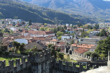 Fototapeta na wymiar view of the town of bellinzona