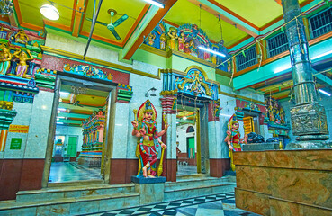 Mandapa hall of Sri Kaali Amman Hindu Temple, Yangon, Myanmar - obrazy, fototapety, plakaty