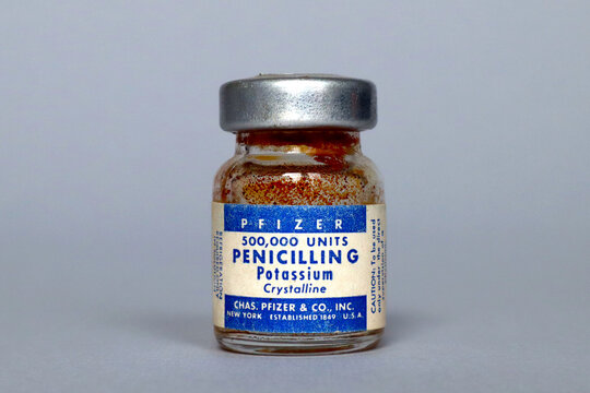 Vintage 1955 Vial of PFIZER Penicillin G - PFIZER is a US Pharmaceutical Companies Established in 1849 by Charles Pfizer and Charles Erhart