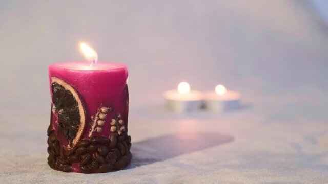 Candela di natale. Decorazione di natale.