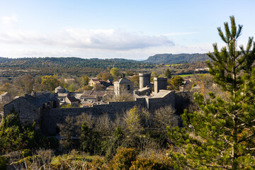 Fototapeta na wymiar Vue sur le village médiéval de La Couvertoirade dans le Larzac (Occitanie, France)