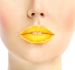Lippen mit gemalten Früchten. Farblippen. © lado2016