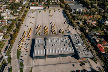 Autobusy w zajezdni © rozentuzjazmowany