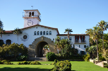 Historic courthouse in Santa Barbara, California - obrazy, fototapety, plakaty