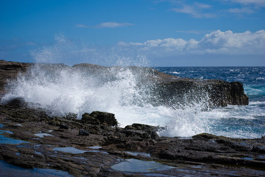 waves crashing on rocks © alma