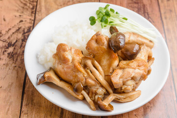 鶏手羽元とキノコの照り焼き