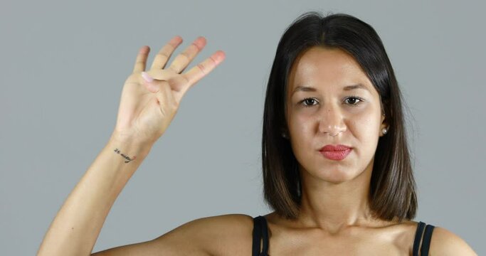 young woman counting from one to five