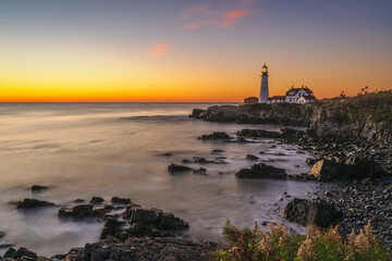 Fototapeta na wymiar Golden Hour Sunrise on the coast 
