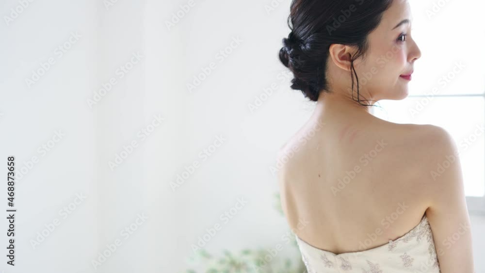 Poster ウェディングドレスを着た女性　ブライダルイメージ　ウェディング　結婚式　スローモーション
