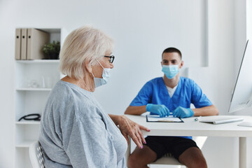 Obraz na płótnie Canvas elderly patient hospital examination checkup