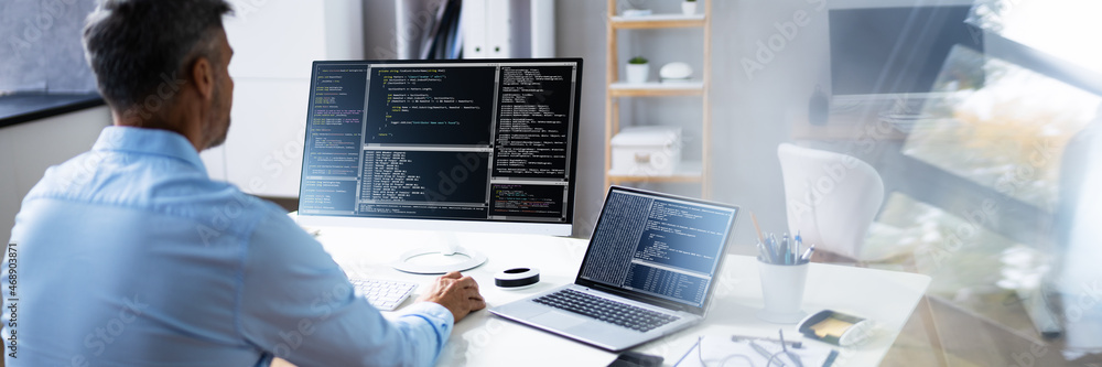 Fototapete Computer Programmer Writing Program Code On Computer