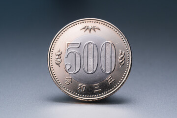 新500円硬貨のクローズアップイメージ  令和3年