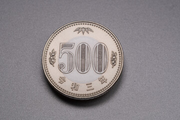 新500円硬貨のクローズアップイメージ  令和3年