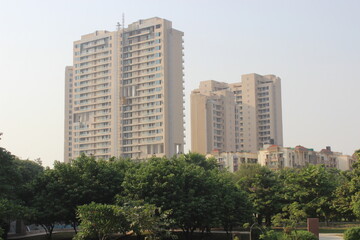 Obraz premium A picture of residential building with sky background