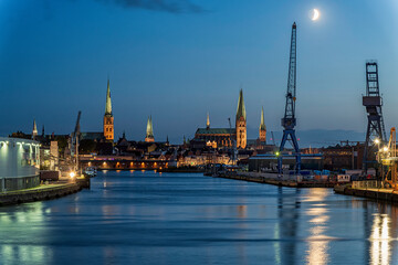 Fototapeta premium Lübeck bei Nacht 