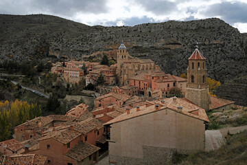 Obraz premium Beautiful old architecture and buildings in the mountain village of Albarracin, Spain