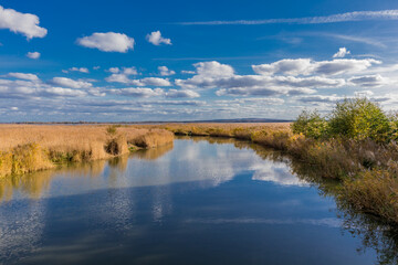 Schöner Strandspaziergang zur Mündung des Jamno an der polnischen Ostsee - Polen