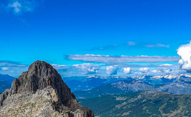Fototapeta na wymiar Paysage du sommet d'une montagne