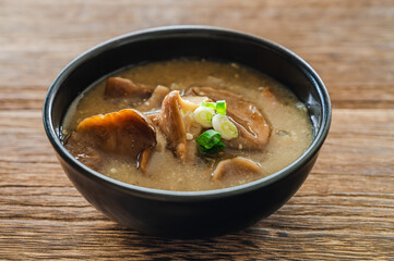 天然きのこの味噌汁