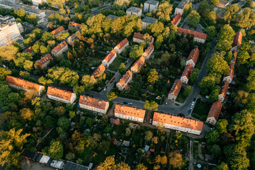 Zielone osiedle wokół parkowej okolicy
