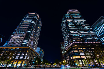 夜の丸の内の世界