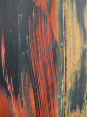 劣化し錆びた金属柱