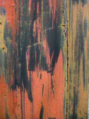 劣化し錆びた金属柱