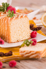 Lemon sponge cake.
