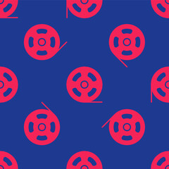Naklejka premium Red Film reel icon isolated seamless pattern on blue background. Vector