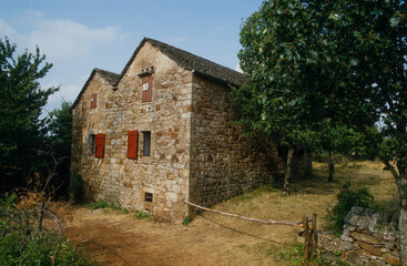 Fototapeta na wymiar Ferme caussenarde, Parc naturel régional des Grands Causses, 12, Aveyron