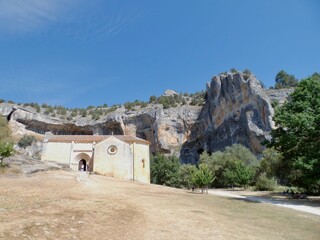 Ermita de San Bartolomé (cañón Río Lobos) Ermita románica-proto gótica que formó parte de lo...