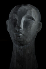 portret kamiennej głowy na czarnym tle - obrazy, fototapety, plakaty