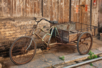 Obraz na płótnie Canvas Antique bicyle in old town of Daxu. Guilin, Guangxi China