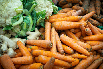Cauliflower and carrots in the supermarket.