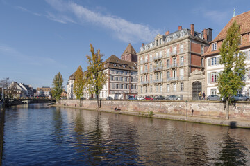 Fototapeta na wymiar France, Strasbourg, Ill River canal with promenade and row of town houses
