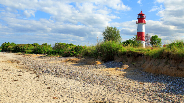 Leuchtturm, Ostsee Leuchtturm, Falsh&ouml;ft, Schlei, Ostseefjord Schlei, Geltinger Birk, Turm, Schleswig-Holstein, Deutschland, Pommerby, Rot, Wei&szlig;, Gusseisen, Strand, Wasser, Sand, Panorama, Ufer, K&uuml;ste,