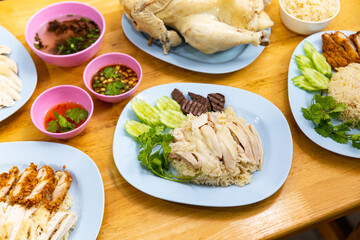 steamed rice topped with chicken