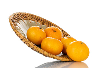 Several ripe organic tangerines in a ceramic plate, close-up, isolated on white.