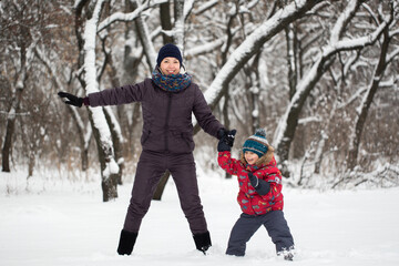 Fototapeta na wymiar Happy mother and baby in winter park