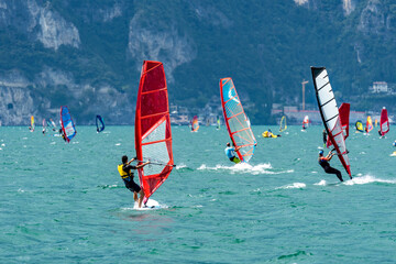 Gardasee bei Torbole im Norden: Super Wind für Windsurfer