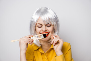 Naklejka premium pretty woman with white hair sushi asian food