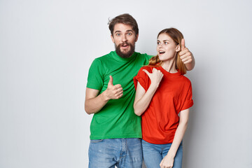 Fototapeta premium married couple multicolored t-shirts communication quarrel studio lifestyle