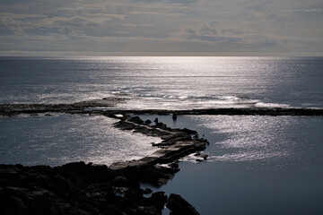 月明かりに照らされた海