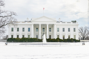 Fototapeta na wymiar White House in wintertime - Washington DC United States